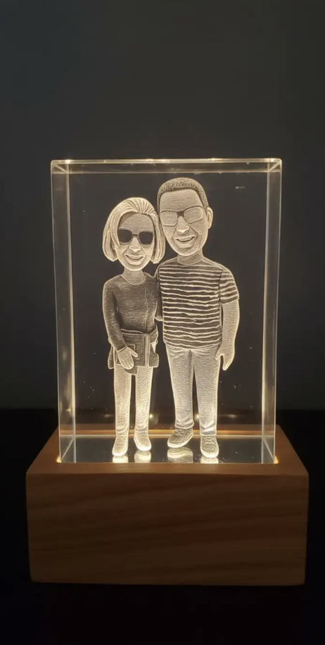 A custom-made crystal masterpiece featuring 3D figures. - Image 6